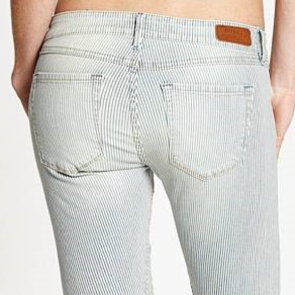 NEW GUESS Brittney Mid-Rise Skinny Striped Jean 23 - Picture 1 of 7